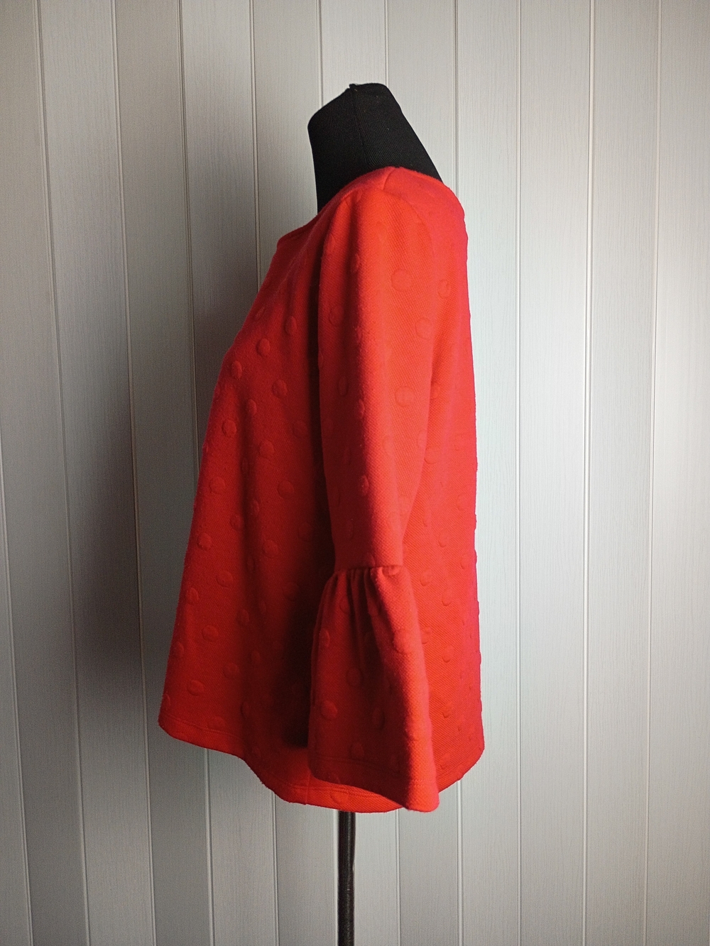 W5 Red Textured Bell-Sleeve Tunic Top - Picture 6 of 11